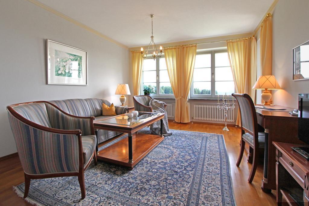 Gaestehaus Schloss Kronburg Extérieur photo